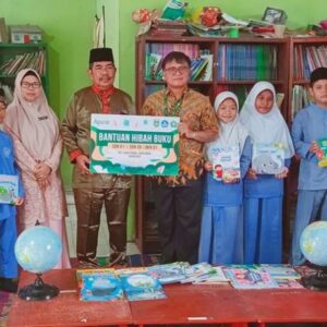 Dukung Literasi Anak, APICAL Salurkan Ratusan Buku ke Tiga Sekolah Dasar di Dumai